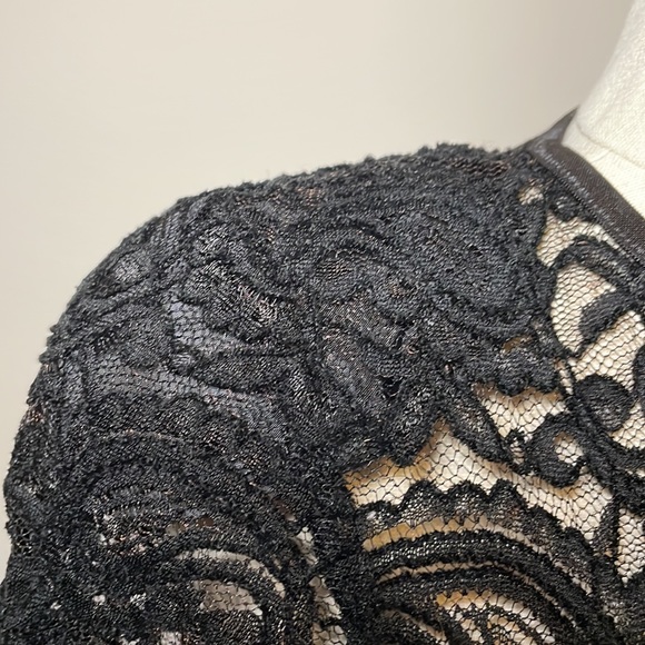 🖤CUE Sz8 vintage black stretch lace top with shoulder pads - Picture 3 of 8